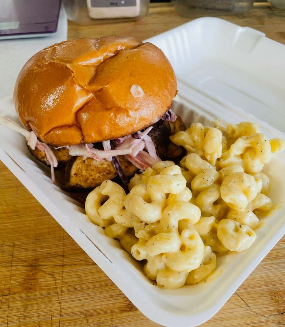 Cajun chicken sandwich with mac and cheese