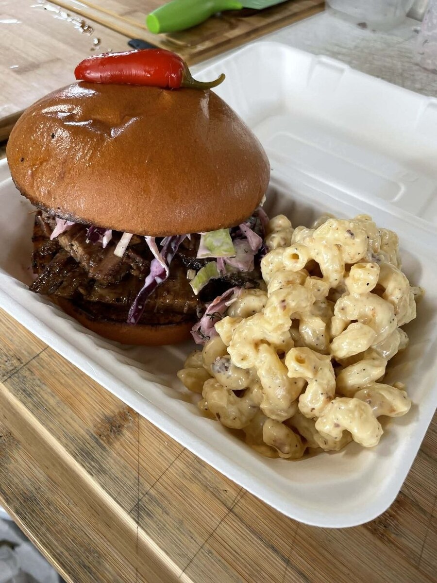 Pulled pork sandwich with mac and cheese